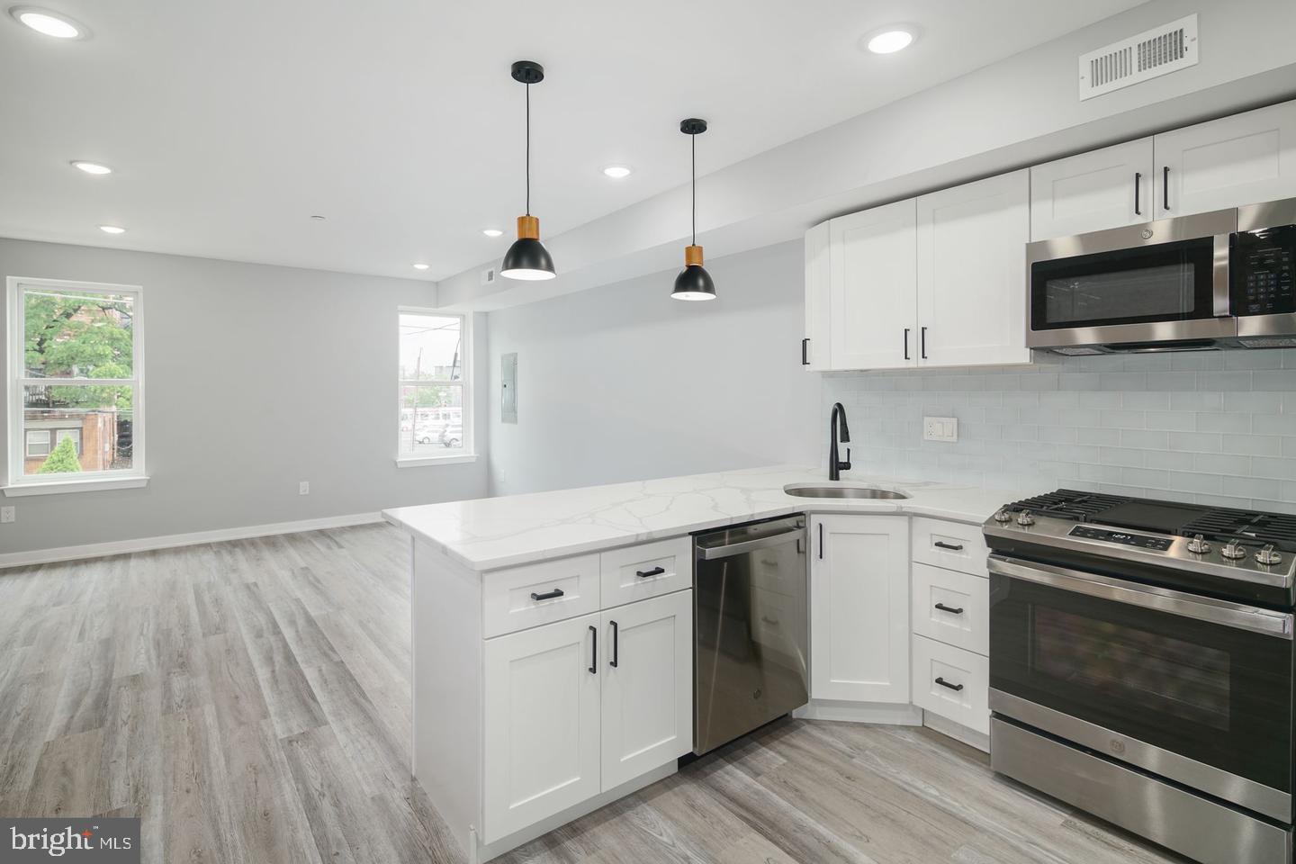 POINT BREEZE - Residential Lease