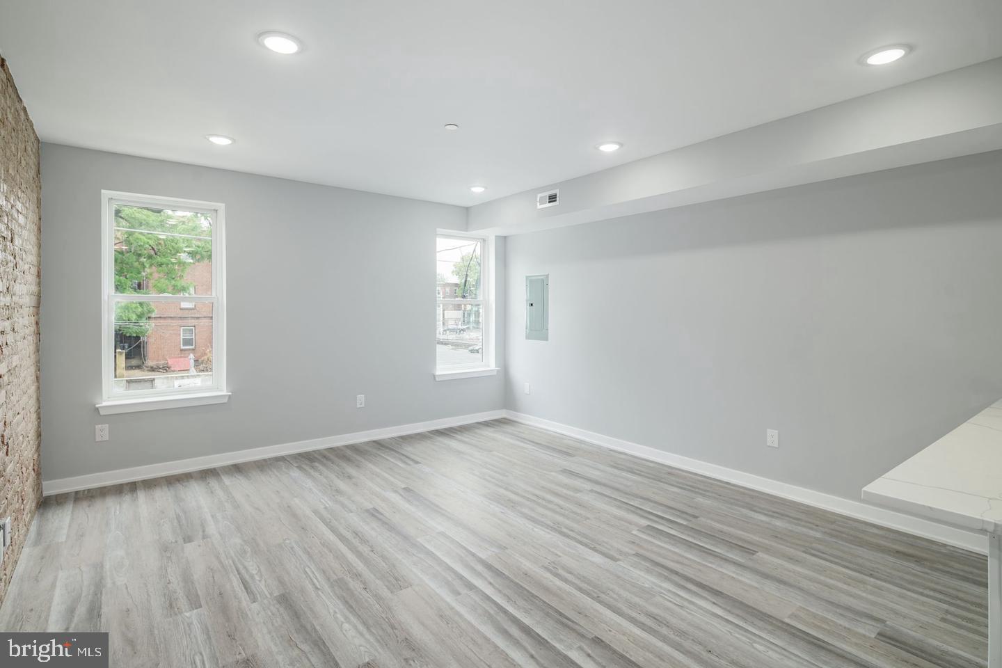 POINT BREEZE - Residential Lease