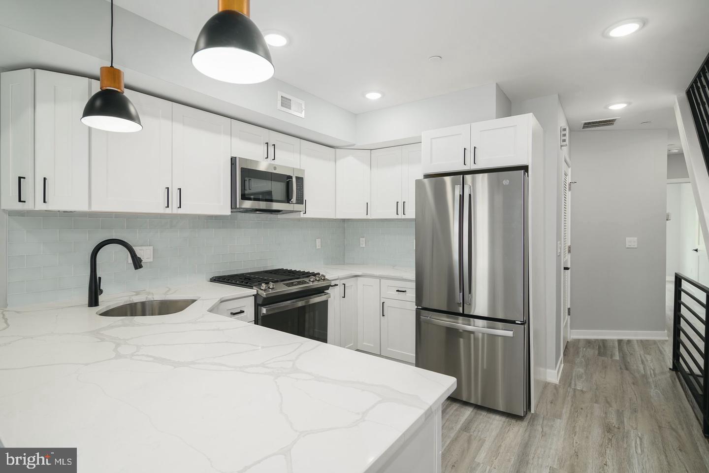 POINT BREEZE - Residential Lease