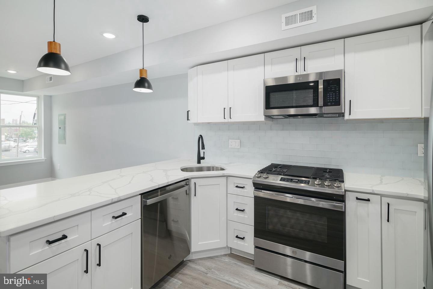 POINT BREEZE - Residential Lease