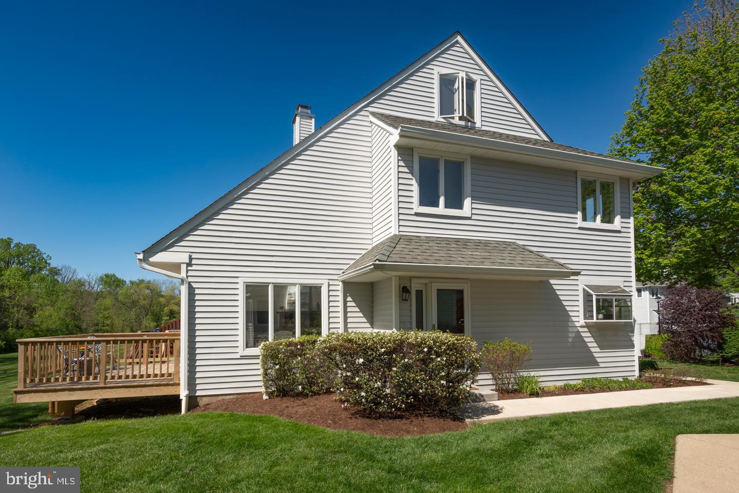 122 W THOMAS COURT