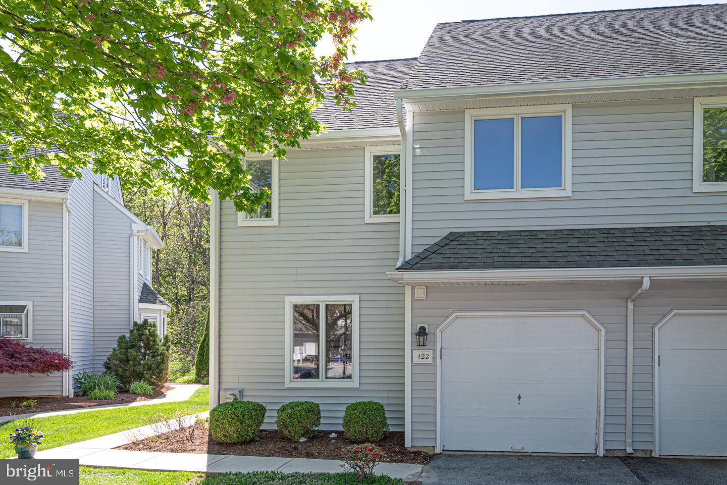 122 W THOMAS COURT