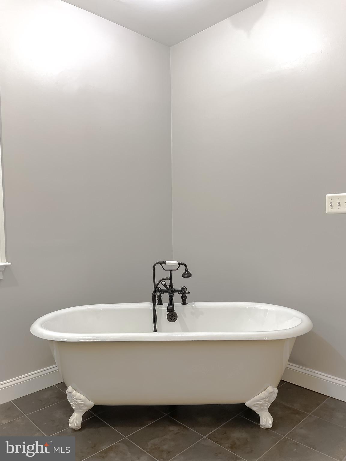 LEONARDS GRANT - Residential