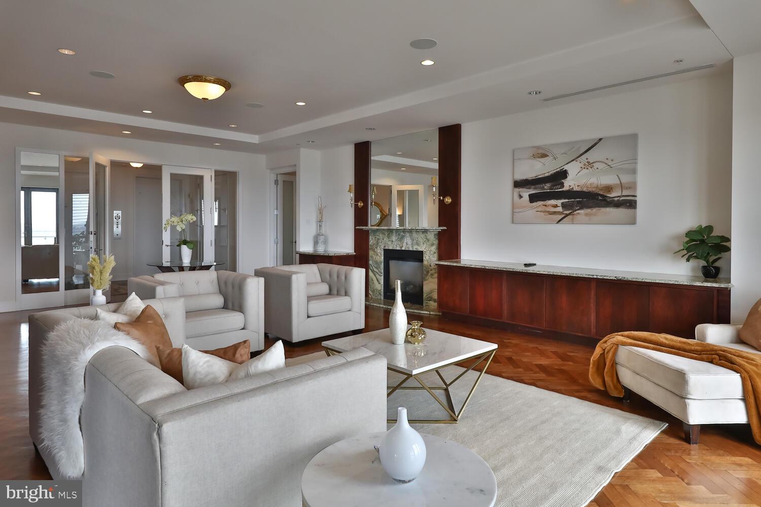 RITTENHOUSE SQUARE - Residential