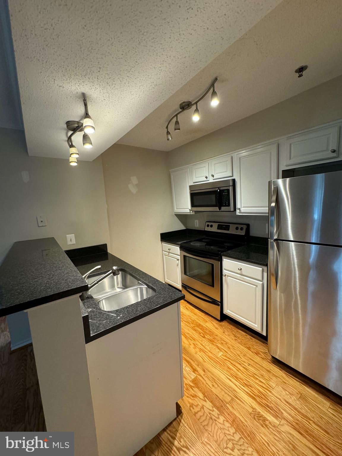 FOUNTAINS AT MCLEAN - Residential Lease