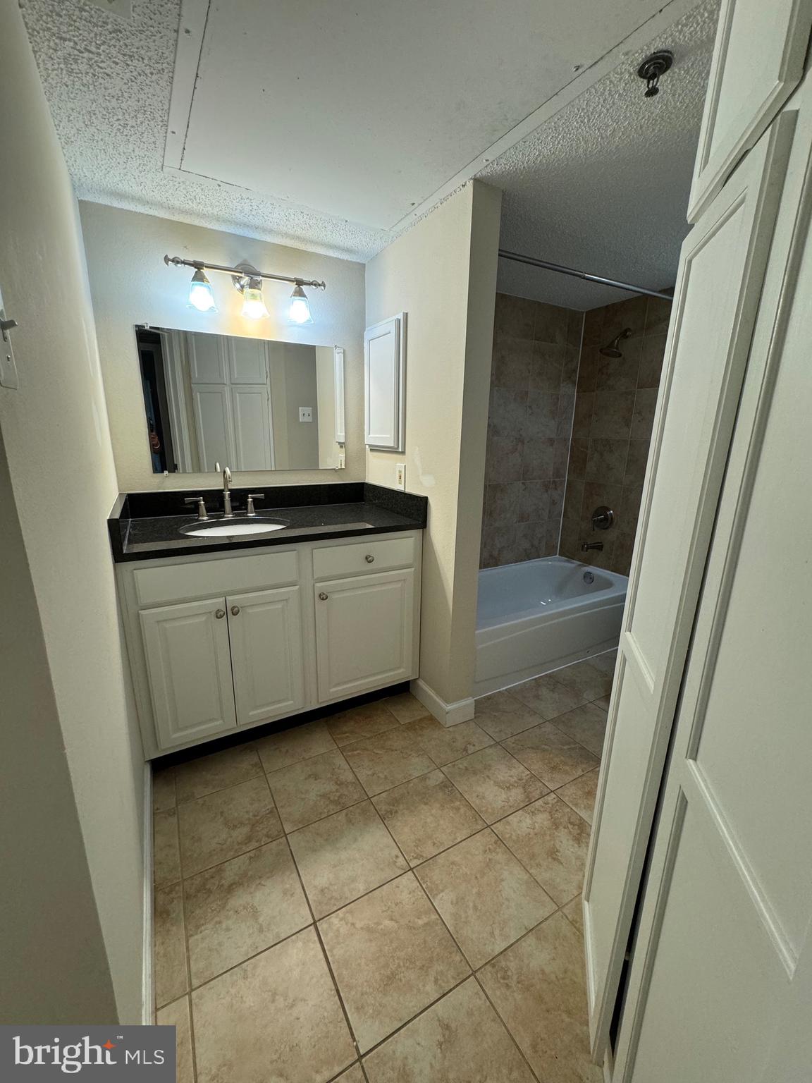 FOUNTAINS AT MCLEAN - Residential Lease