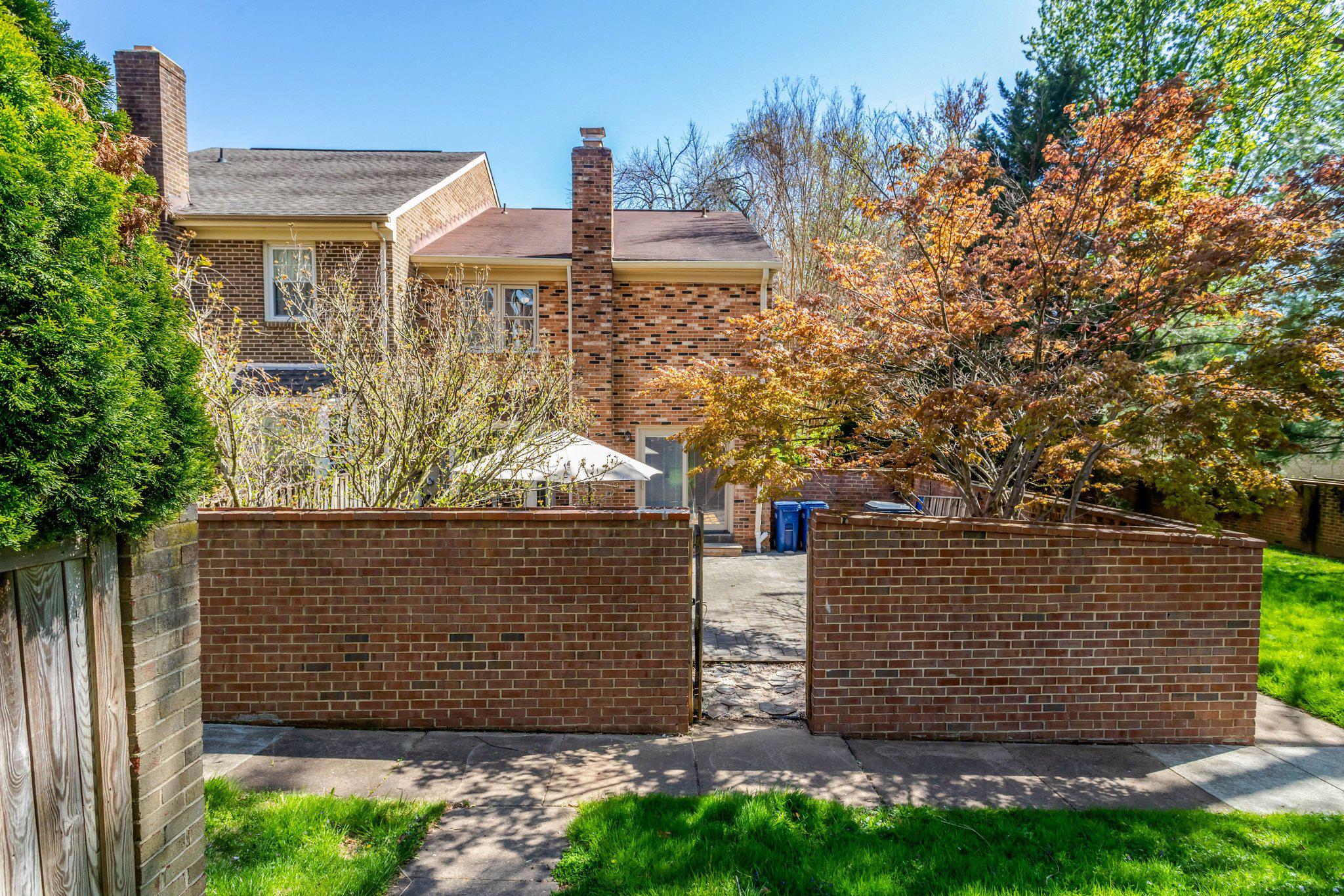 SEVEN OAKS - Residential