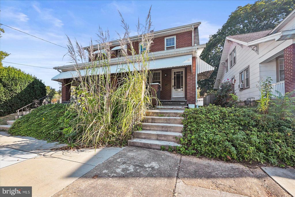Photo of 34 N Gotwalt Street, YORK, PA 17404 (MLS # PAYK2090726)