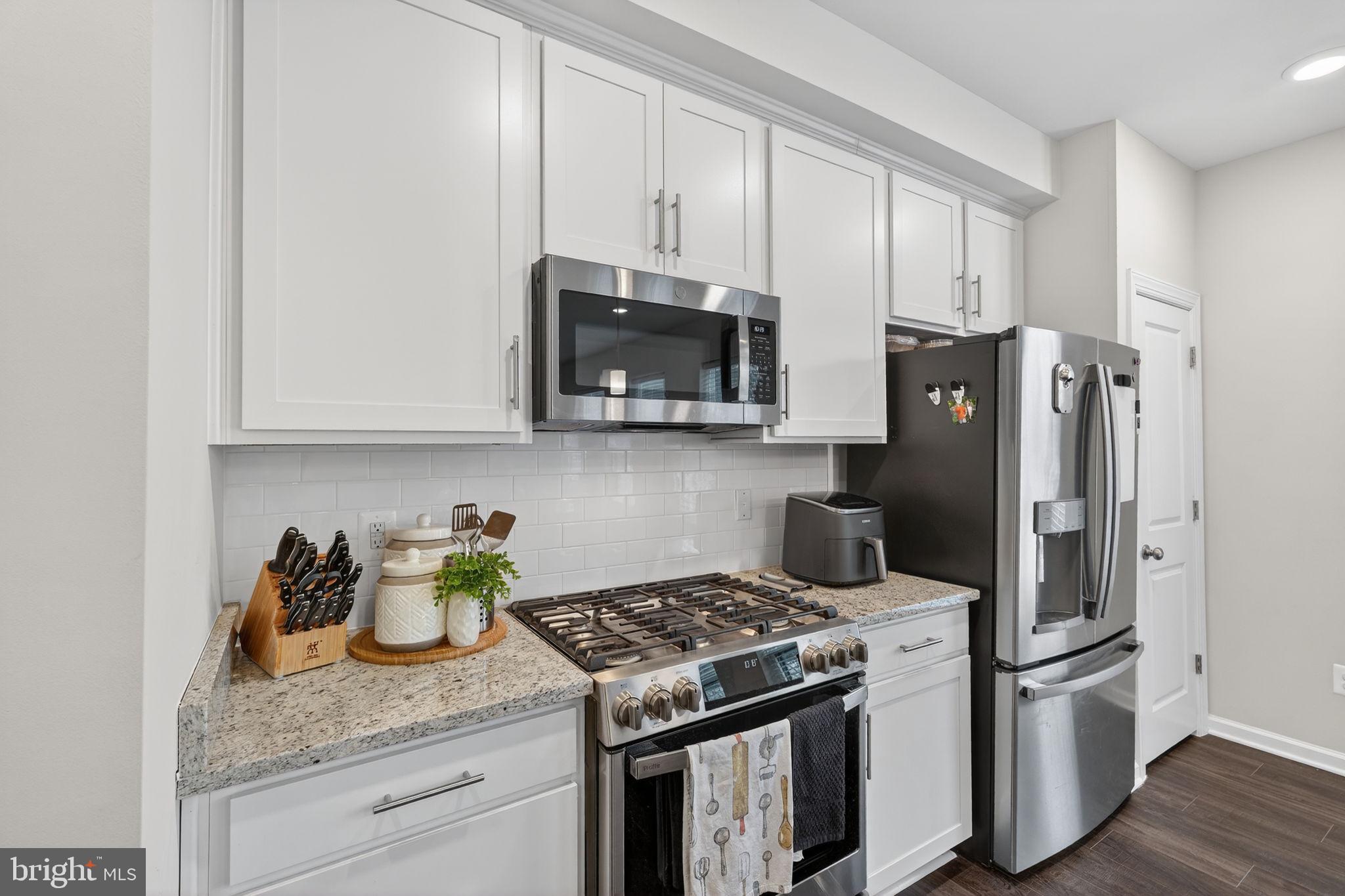 HUNTINGTON CROSSING - Residential