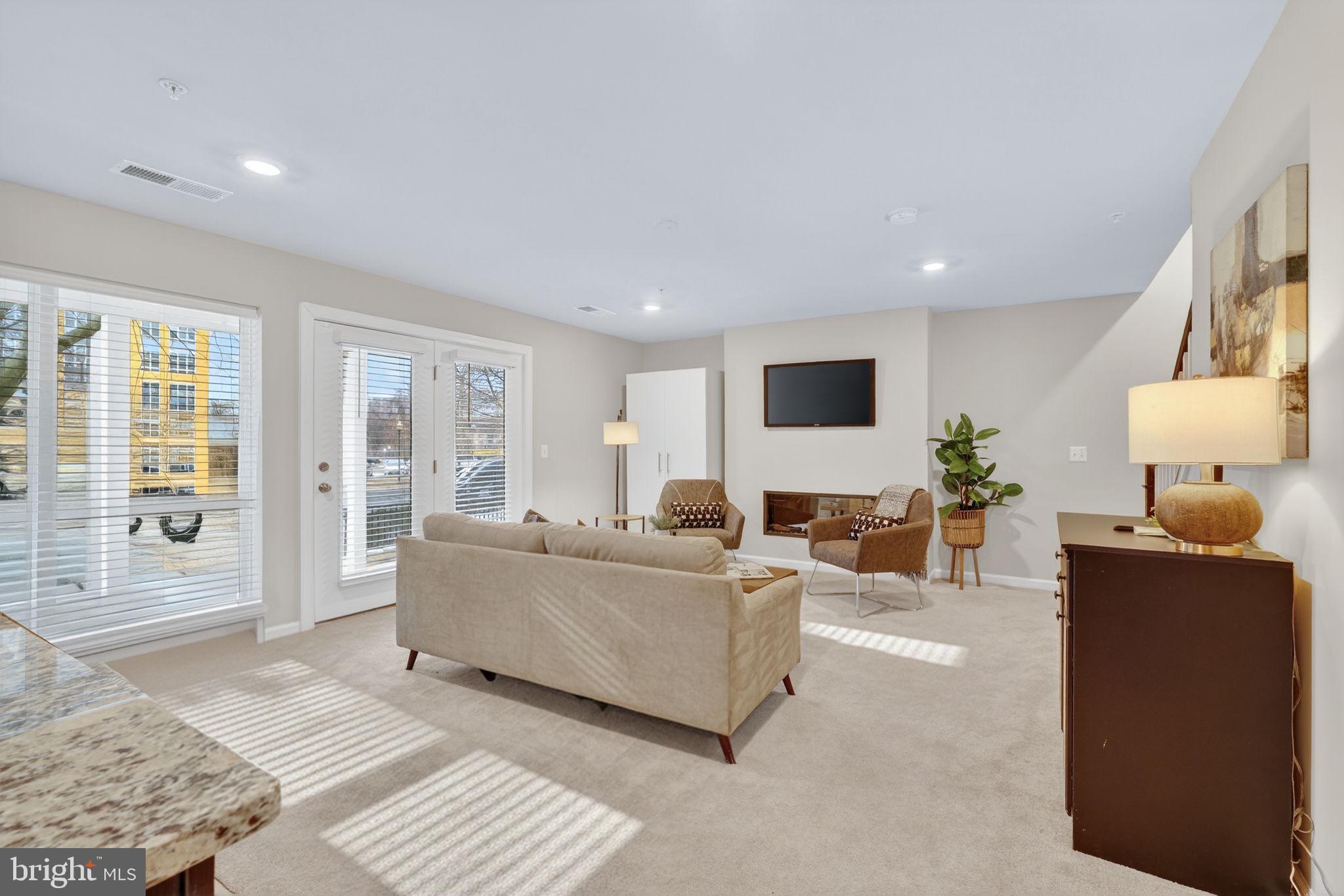 HUNTINGTON CROSSING - Residential