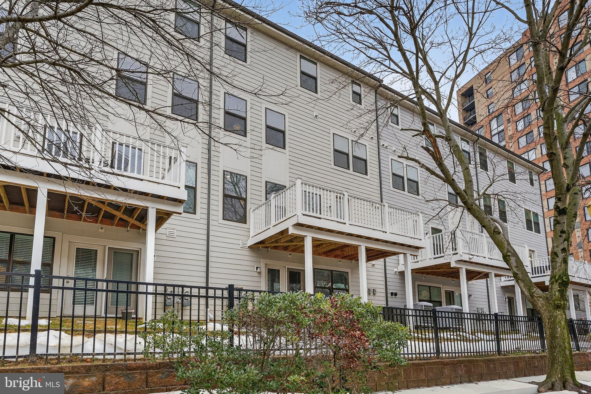 HUNTINGTON CROSSING - Residential