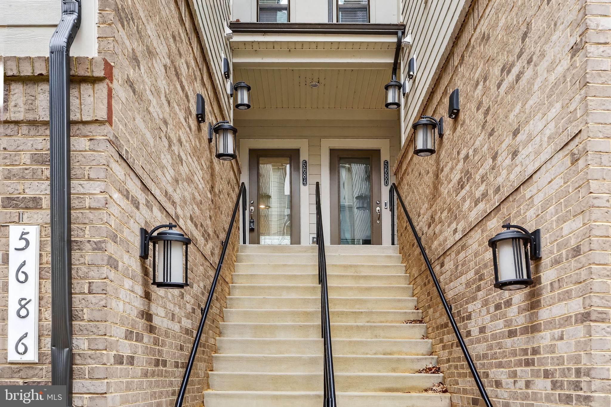 HUNTINGTON CROSSING - Residential