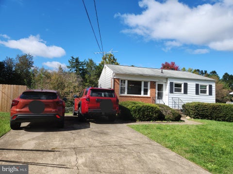 Photo of 14748 Arizona Avenue, WOODBRIDGE, VA 22191 (MLS # VAPW2132912)