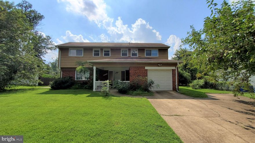 Welcome to your spacious 3 Bedroom, 2.5 Bathroom home in sought after Oakwood Knolls/ Kenwood Park area!

Enter into the main level which features a living room with sliding glass doors and plenty of natural light, as well as a powder room. Go up a few steps to a huge open family room with Cathedral ceilings leading into the kitchen.

Travel upstairs to the upper level, you'll see 3 generously sized bedrooms. One of these include a master suite with its own, private bathroom. The adjoining two bedrooms share a full bathroom.

But wait, there's more. The basement has two finished rooms as well.

Rounding out this fabulous home is a great, expansive yard, one car garage, driveway and an abundance of storage space.