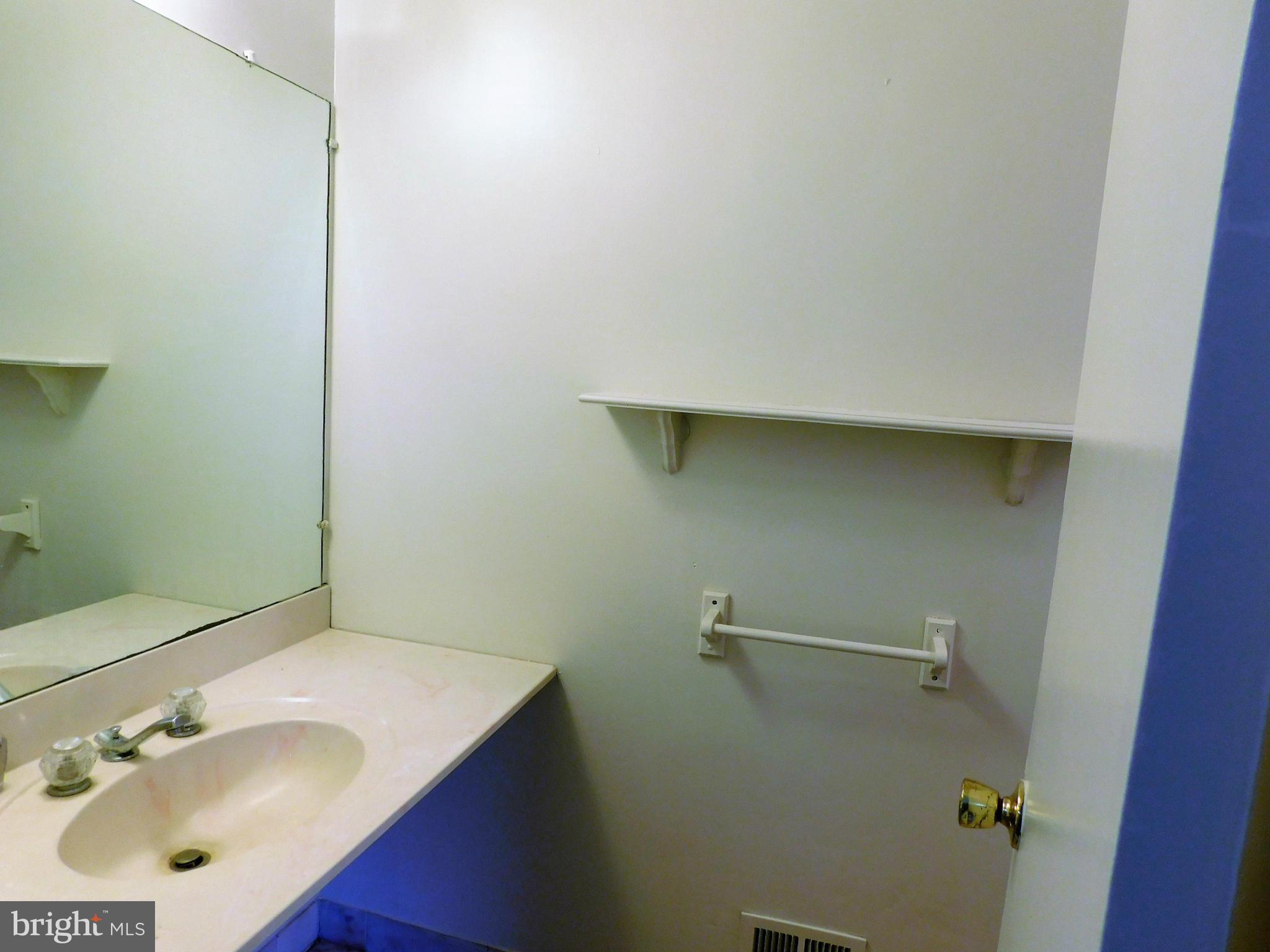 OAKWOOD KNOLLS - Residential Lease