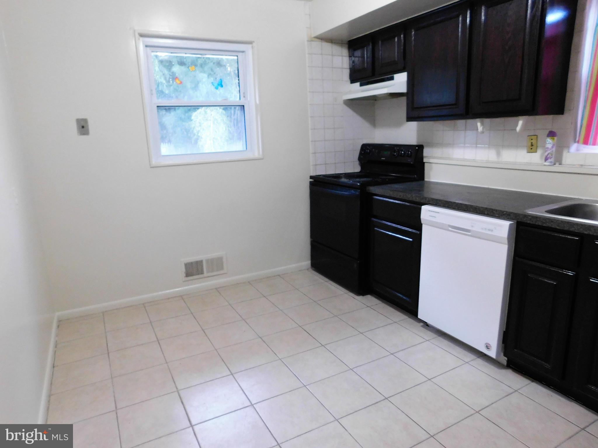 OAKWOOD KNOLLS - Residential Lease