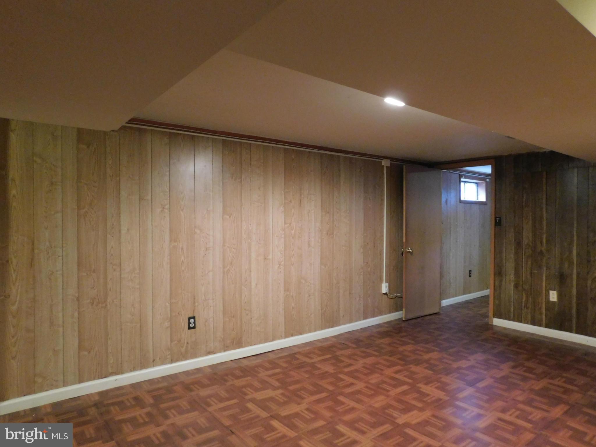 OAKWOOD KNOLLS - Residential Lease