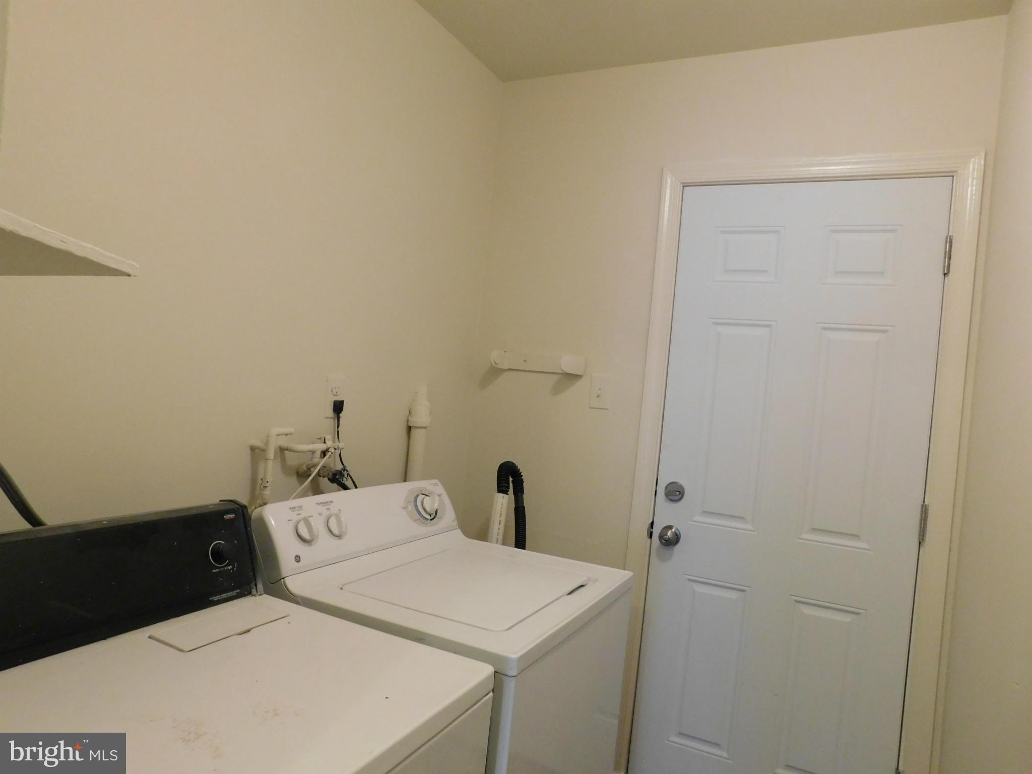 OAKWOOD KNOLLS - Residential Lease