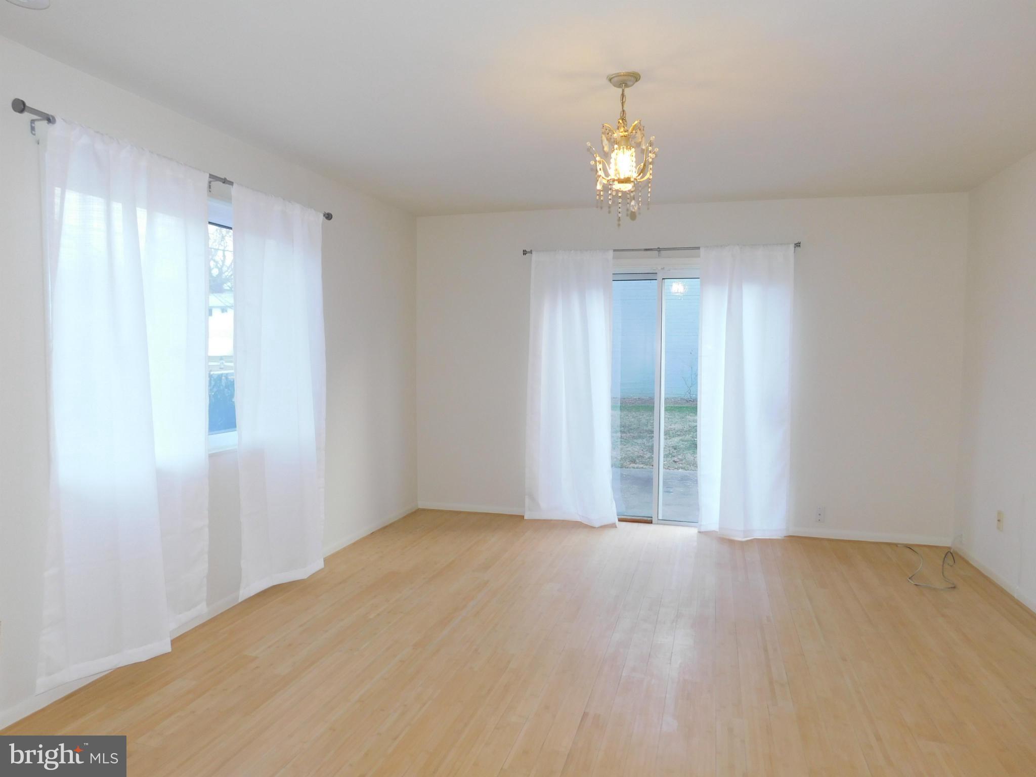 OAKWOOD KNOLLS - Residential Lease