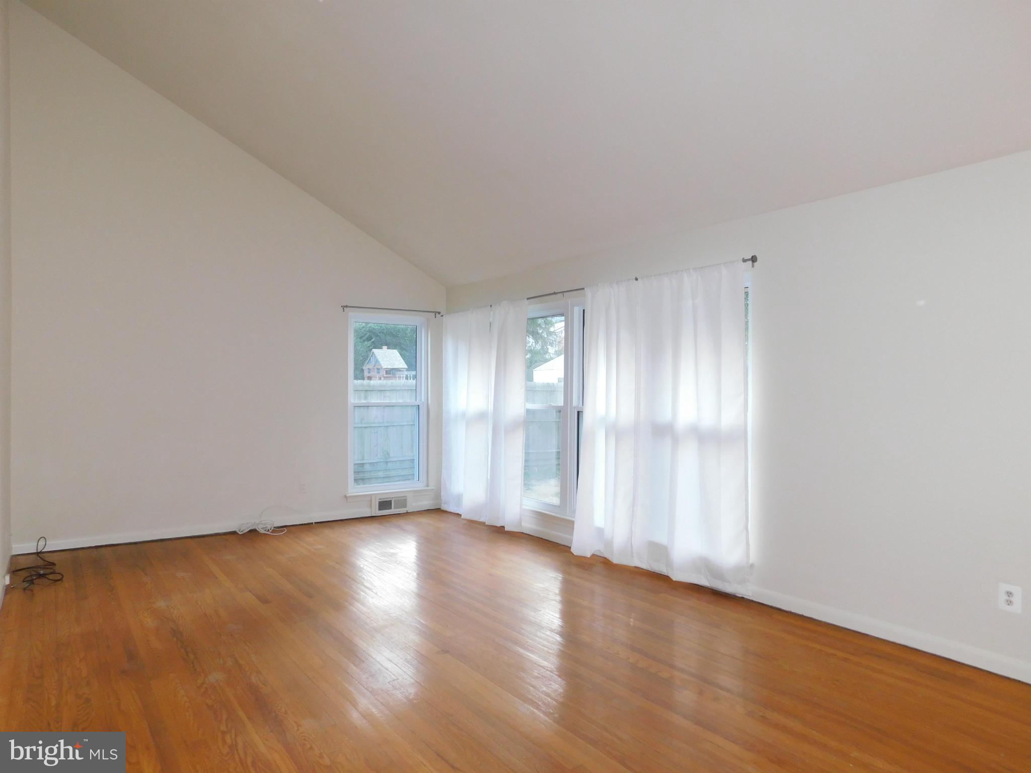 OAKWOOD KNOLLS - Residential Lease