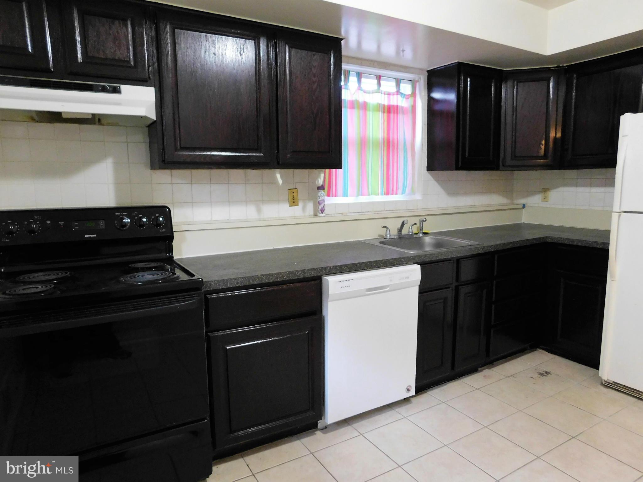 OAKWOOD KNOLLS - Residential Lease