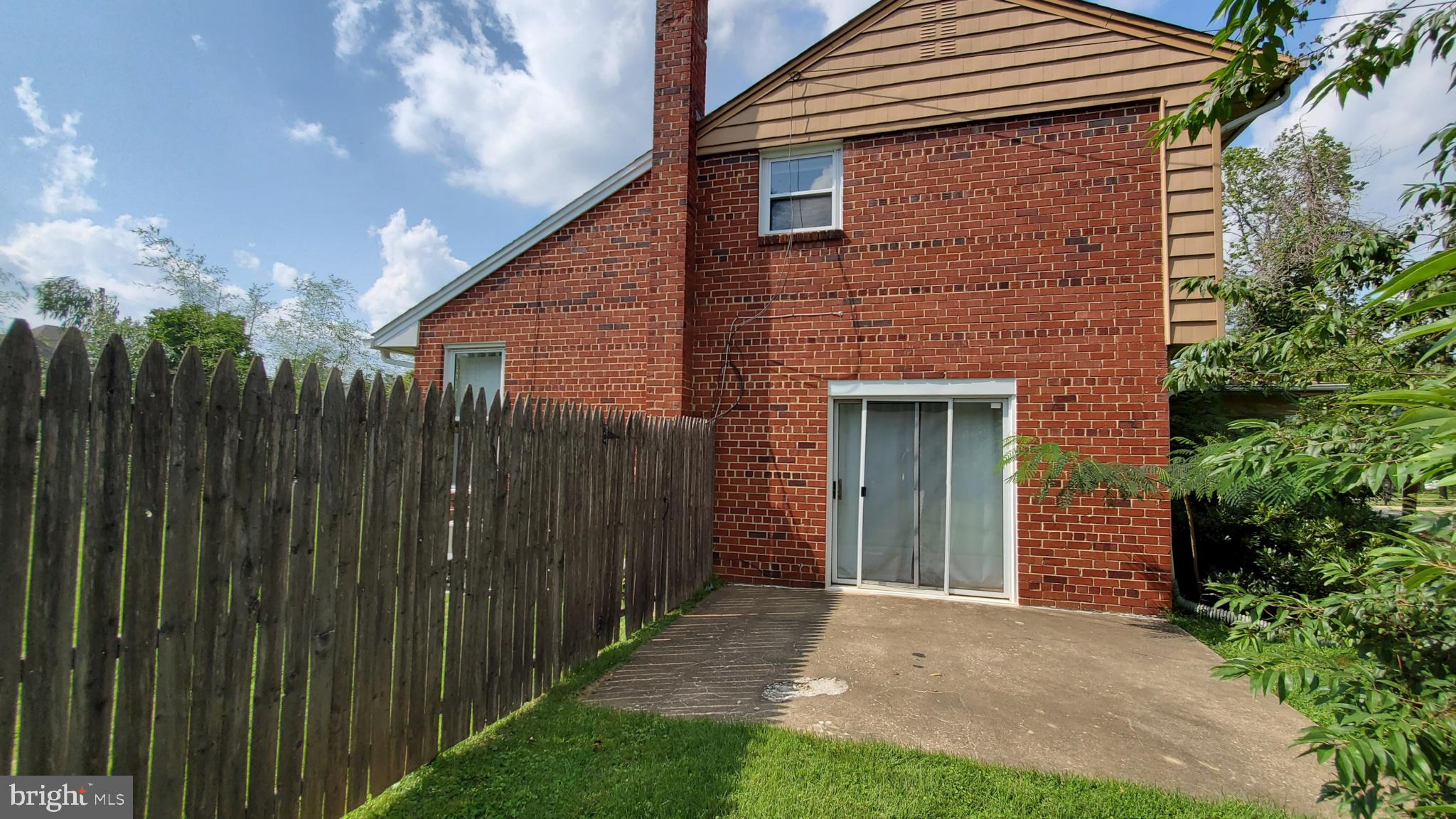 OAKWOOD KNOLLS - Residential Lease