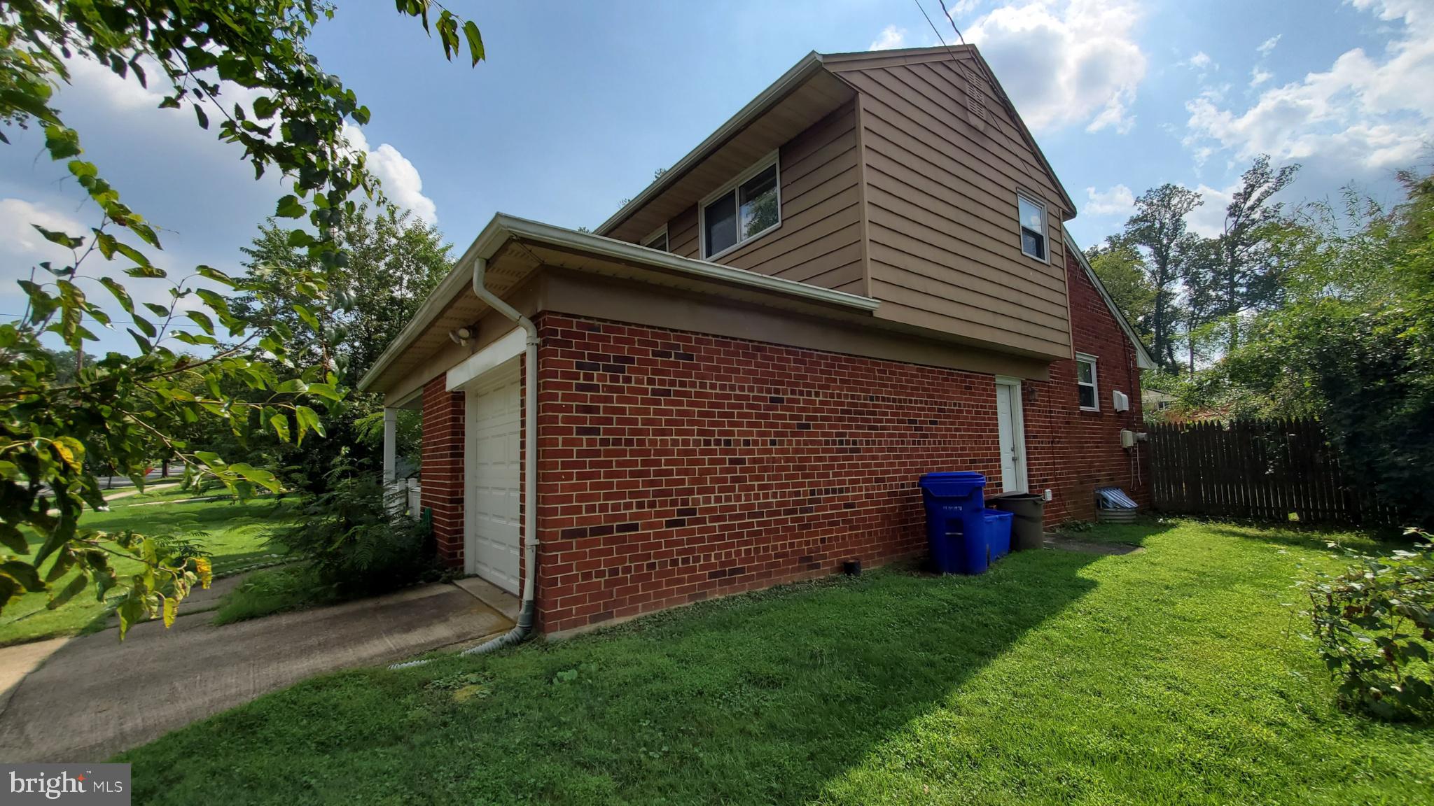 OAKWOOD KNOLLS - Residential Lease