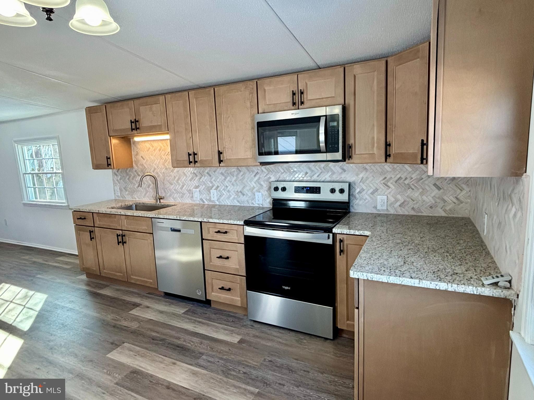 LAUREL COMMONS - Residential