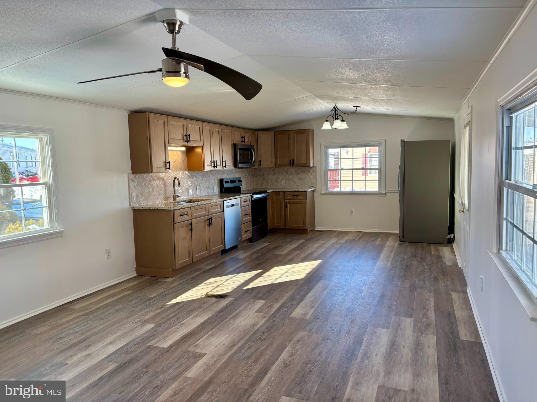 LAUREL COMMONS - Residential