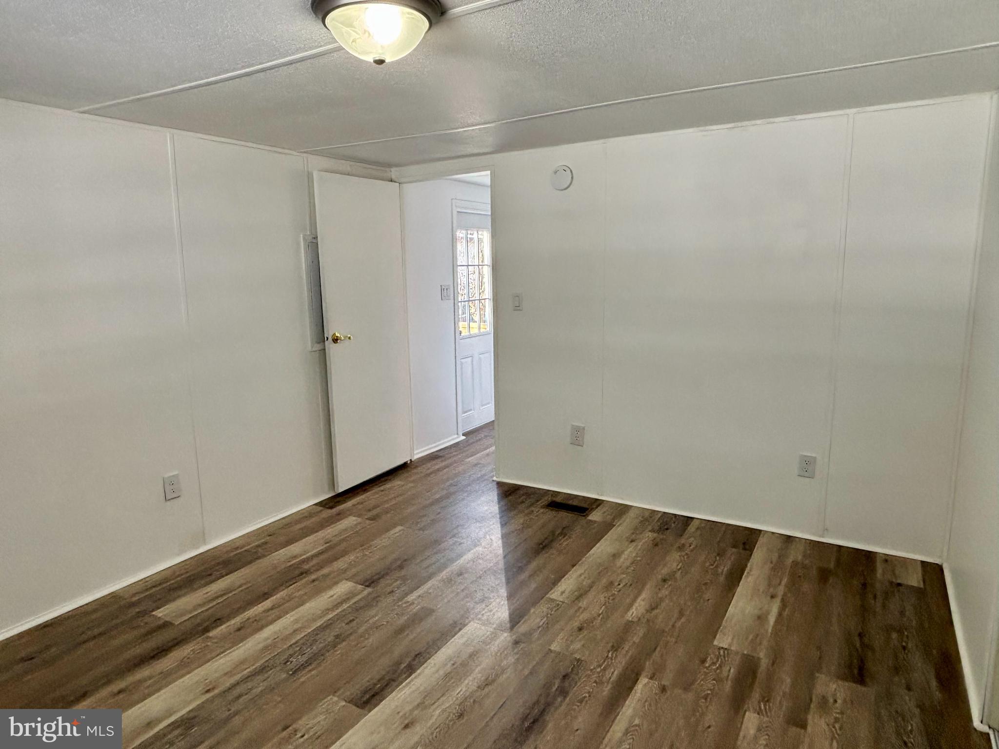 LAUREL COMMONS - Residential