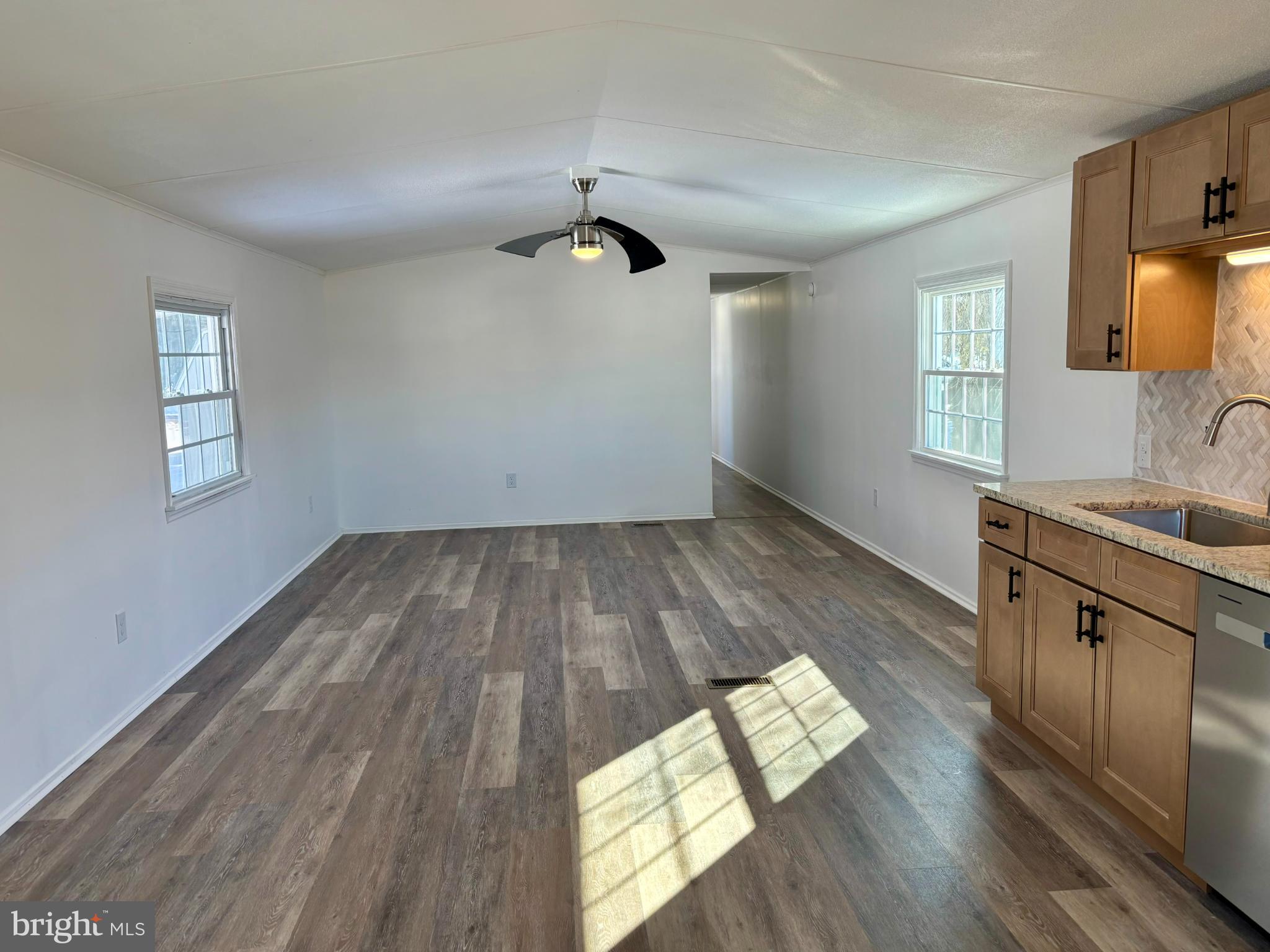 LAUREL COMMONS - Residential