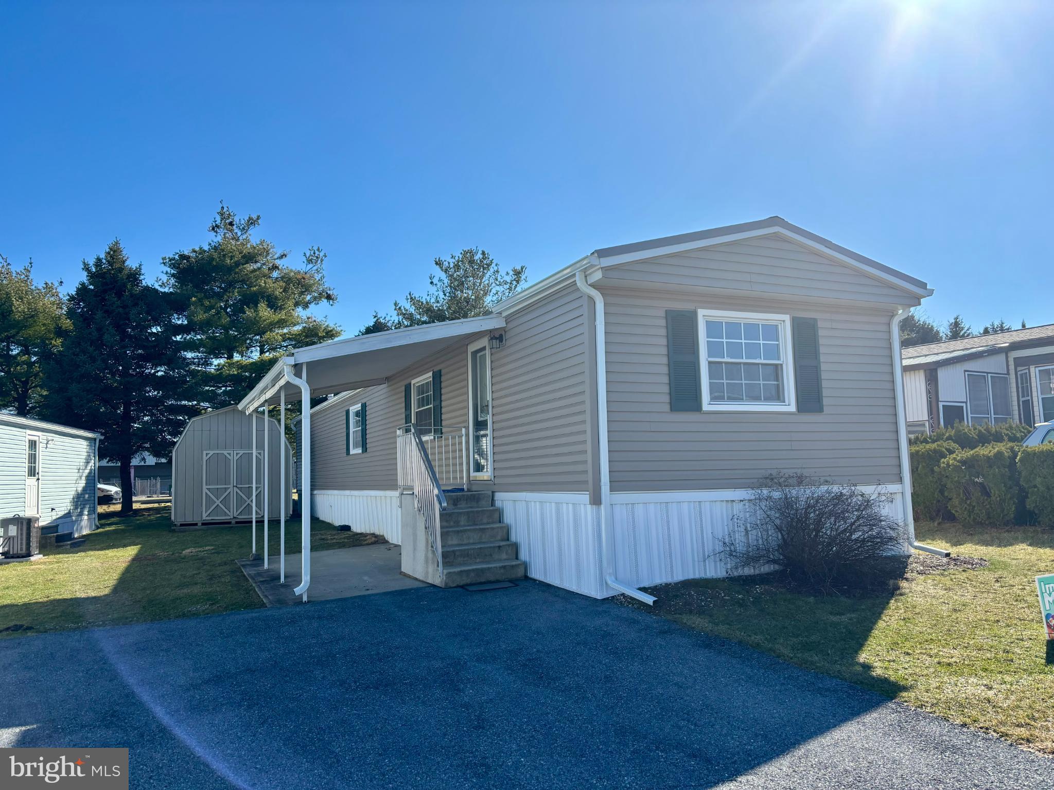 LAUREL COMMONS - Residential