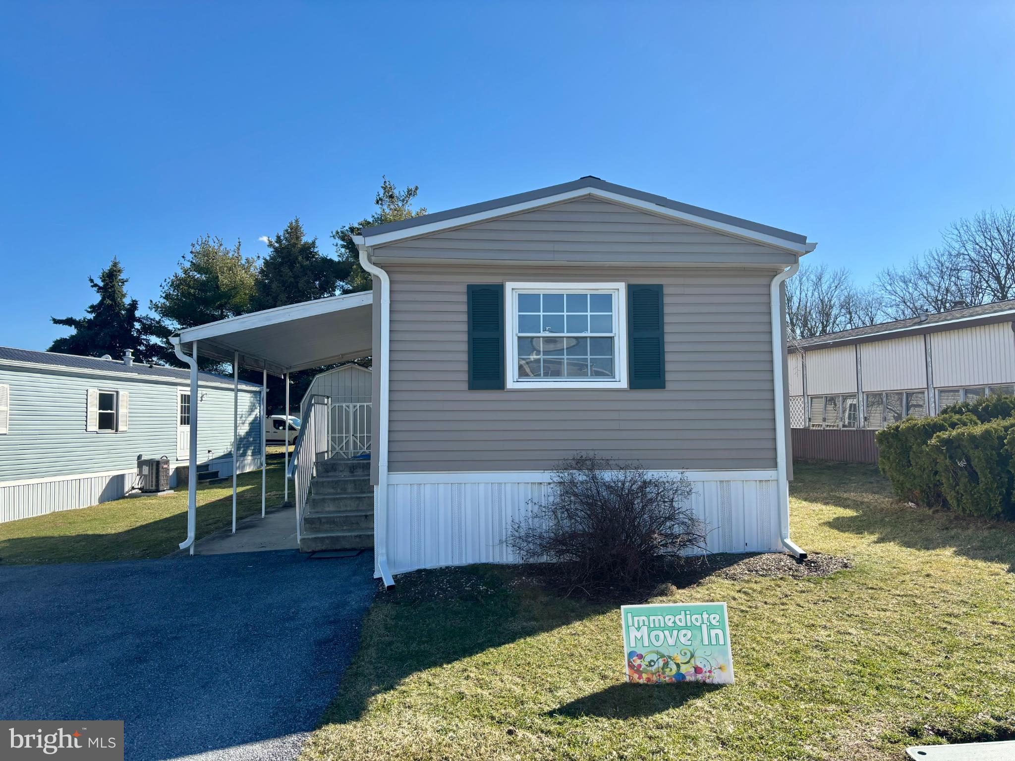 LAUREL COMMONS - Residential