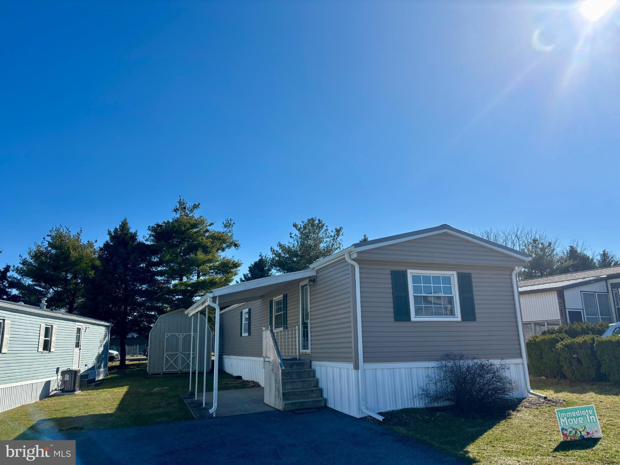 LAUREL COMMONS - Residential