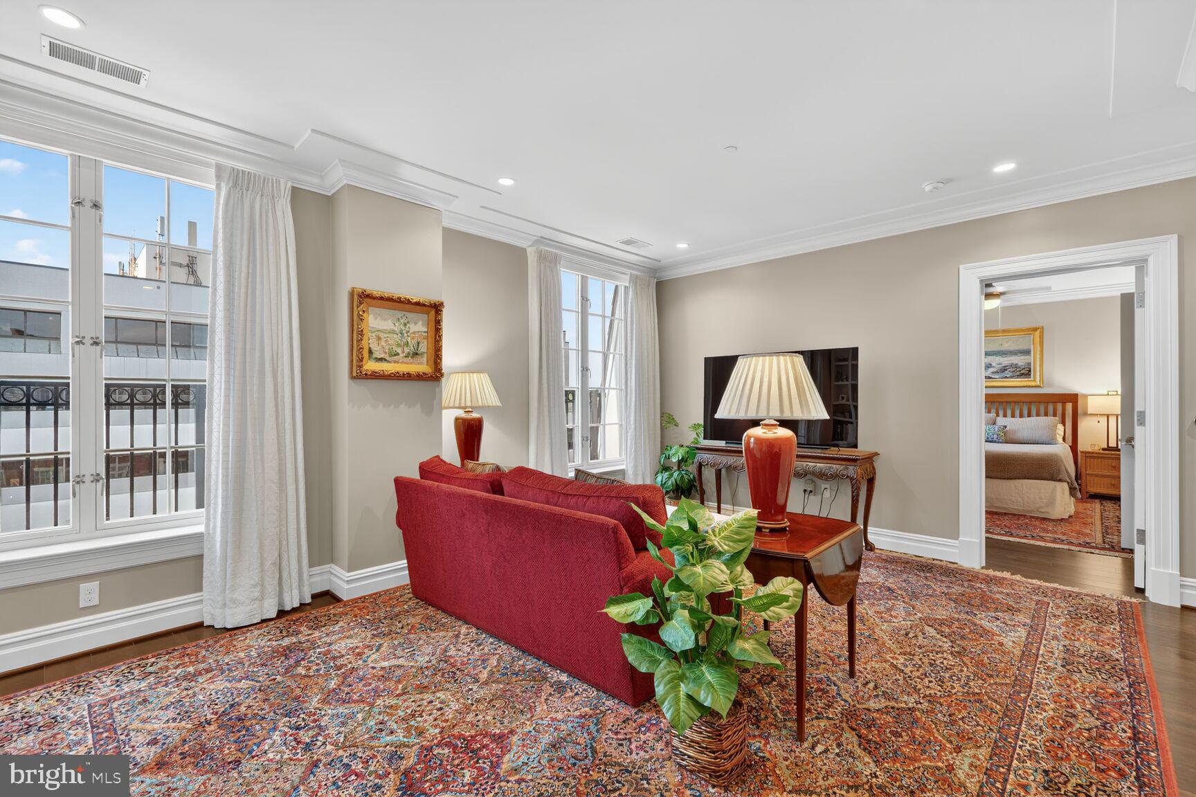 THE SIGNET - Residential