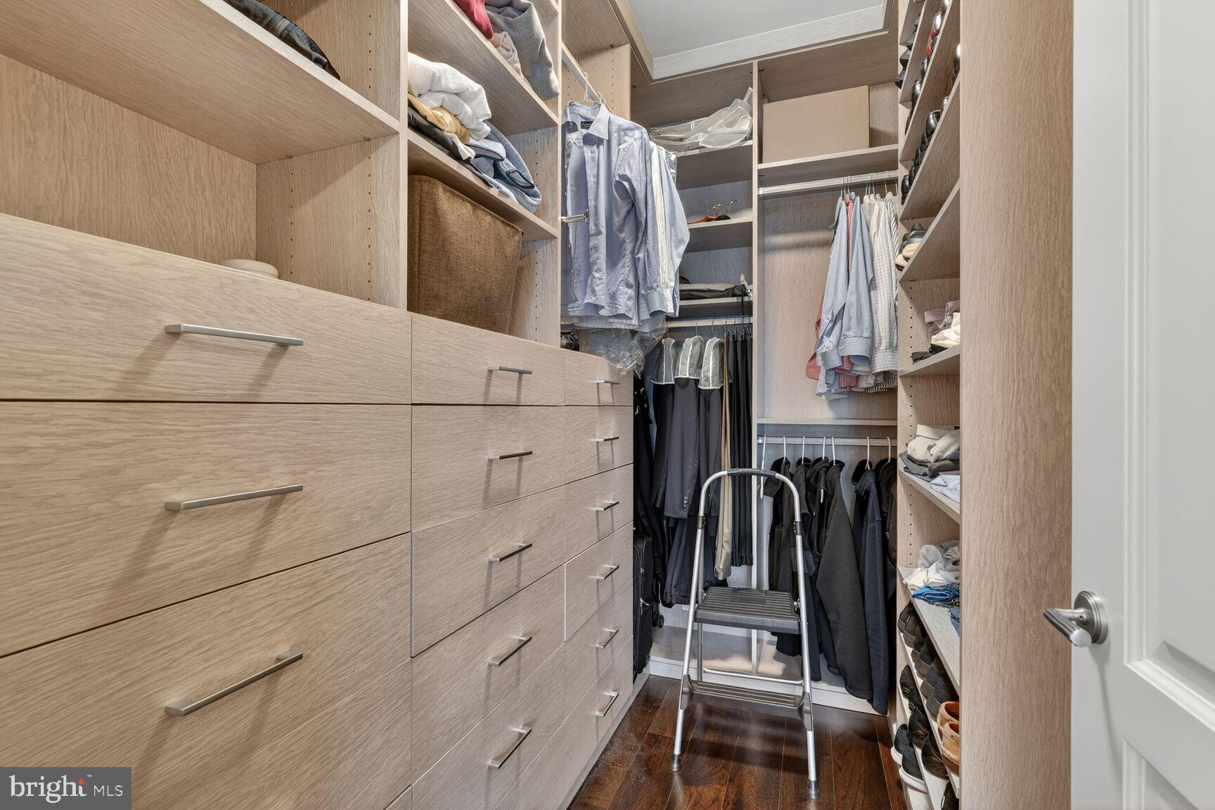 THE SIGNET - Residential