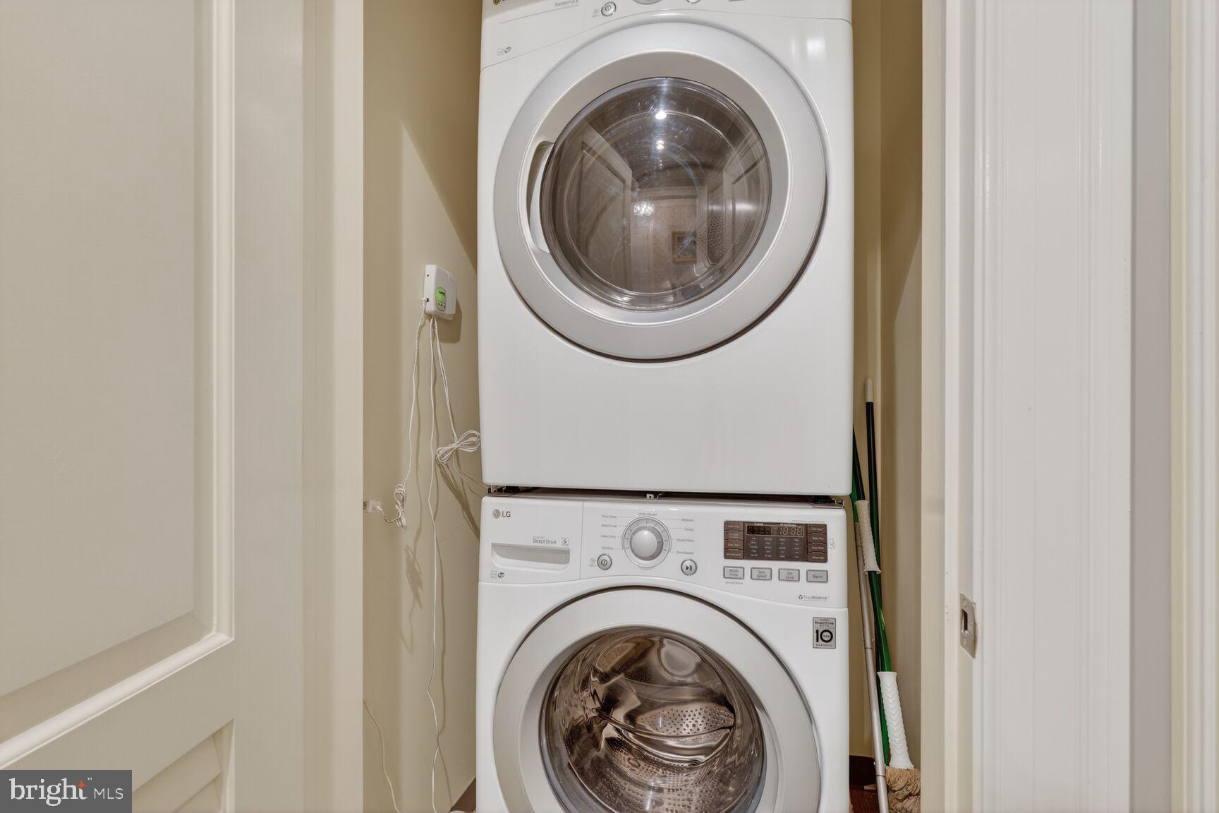 THE SIGNET - Residential