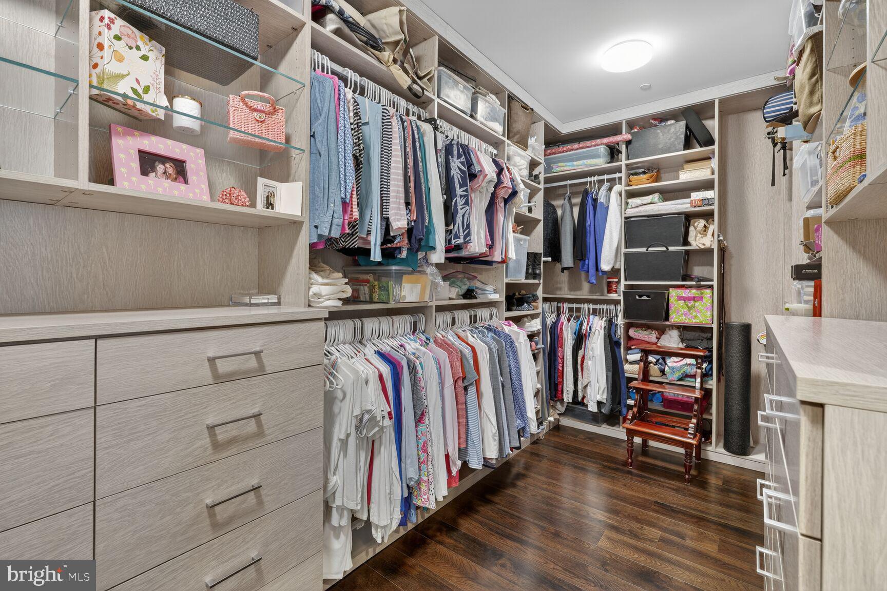 THE SIGNET - Residential