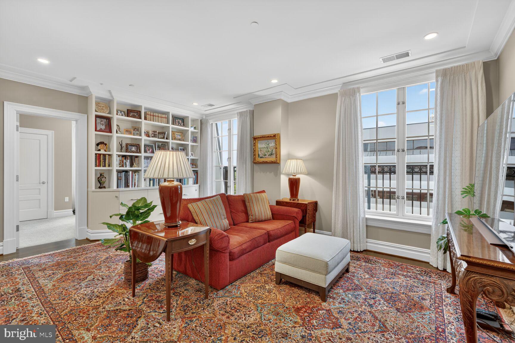 THE SIGNET - Residential