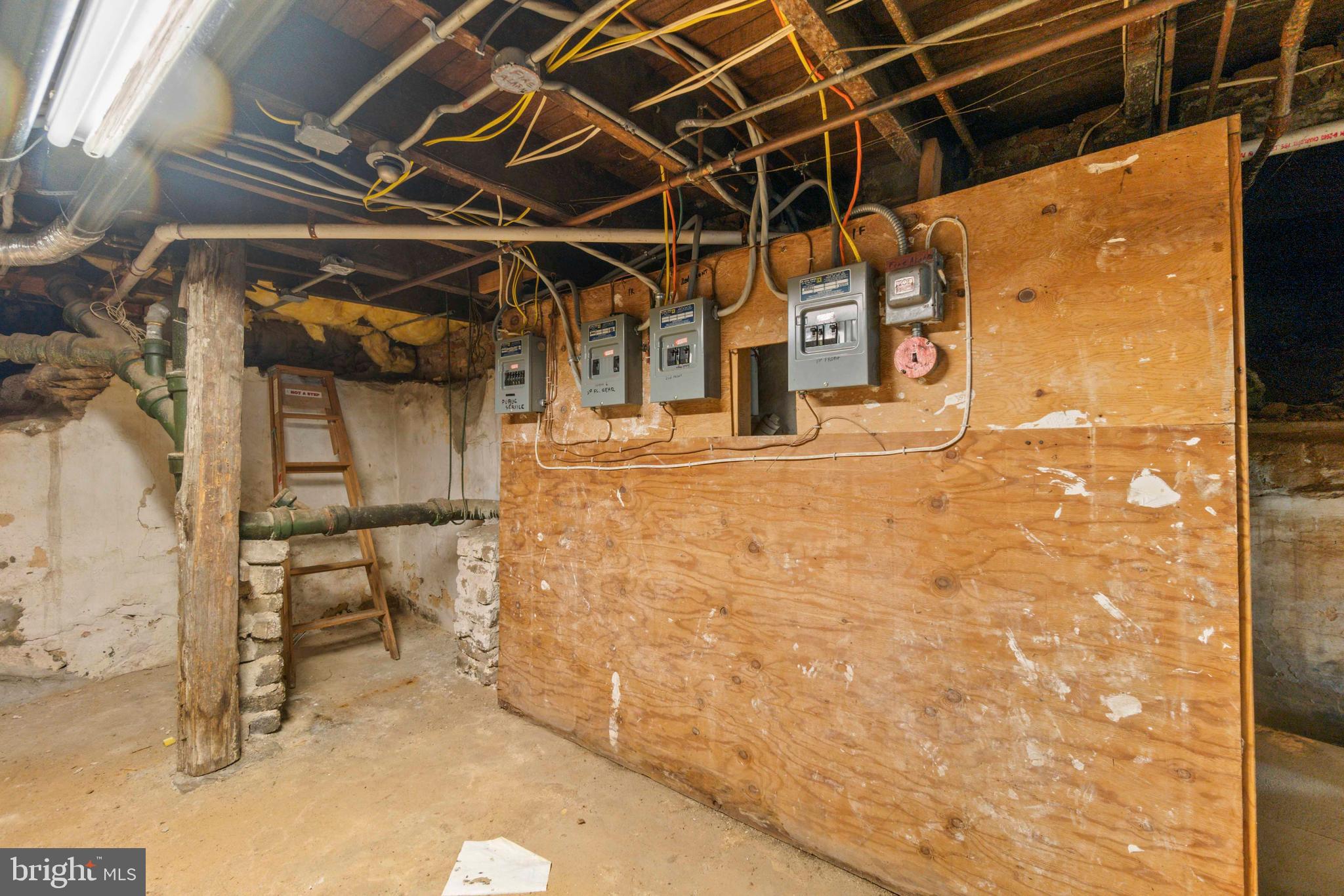 ROLAND PARK - Commercial Sale