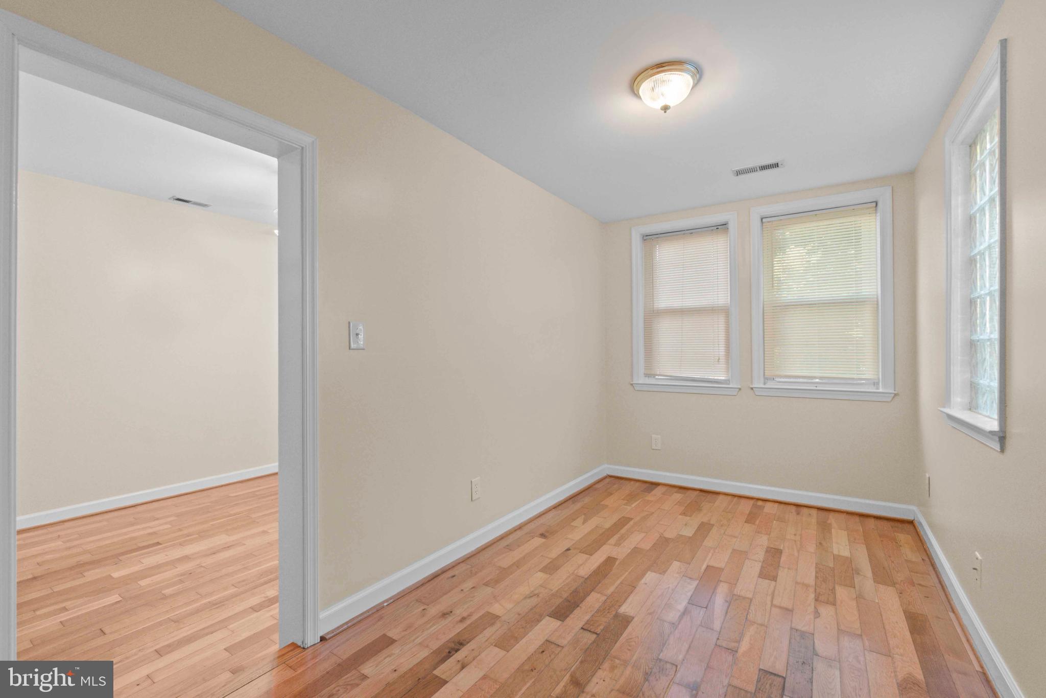 ROLAND PARK - Commercial Sale