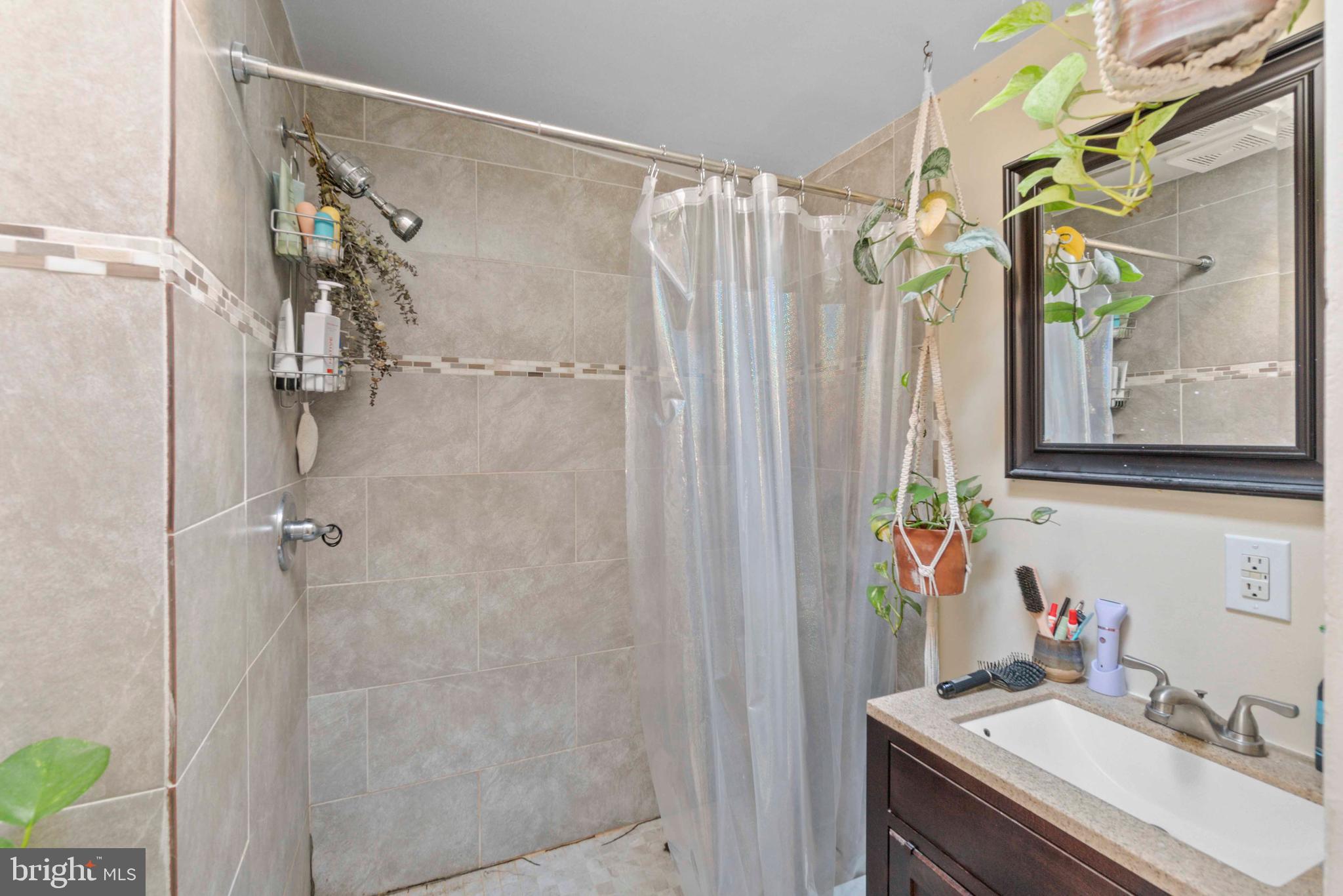 ROLAND PARK - Commercial Sale