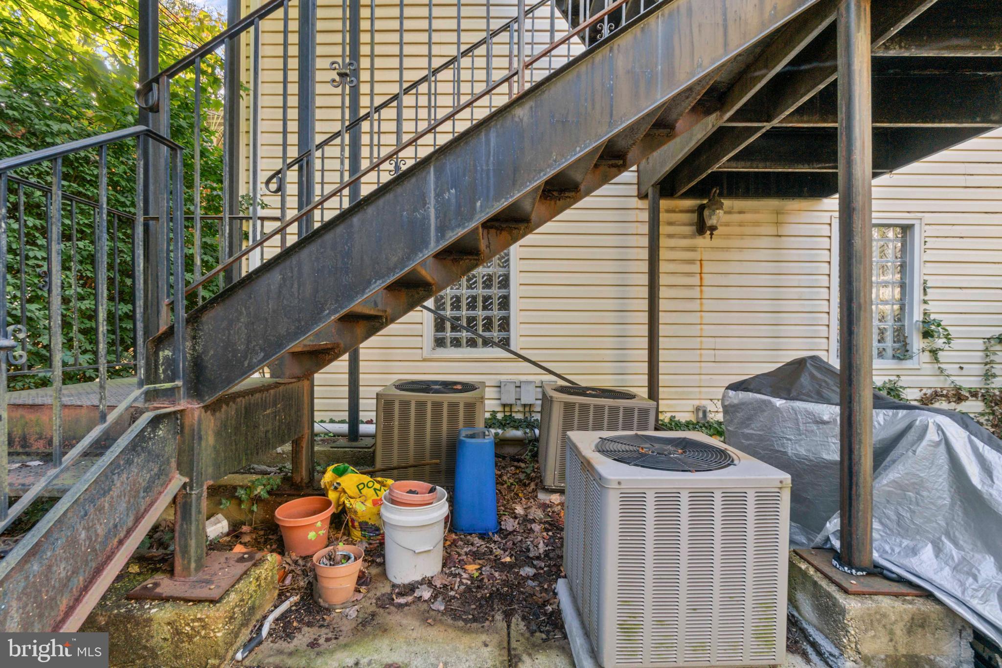 ROLAND PARK - Commercial Sale