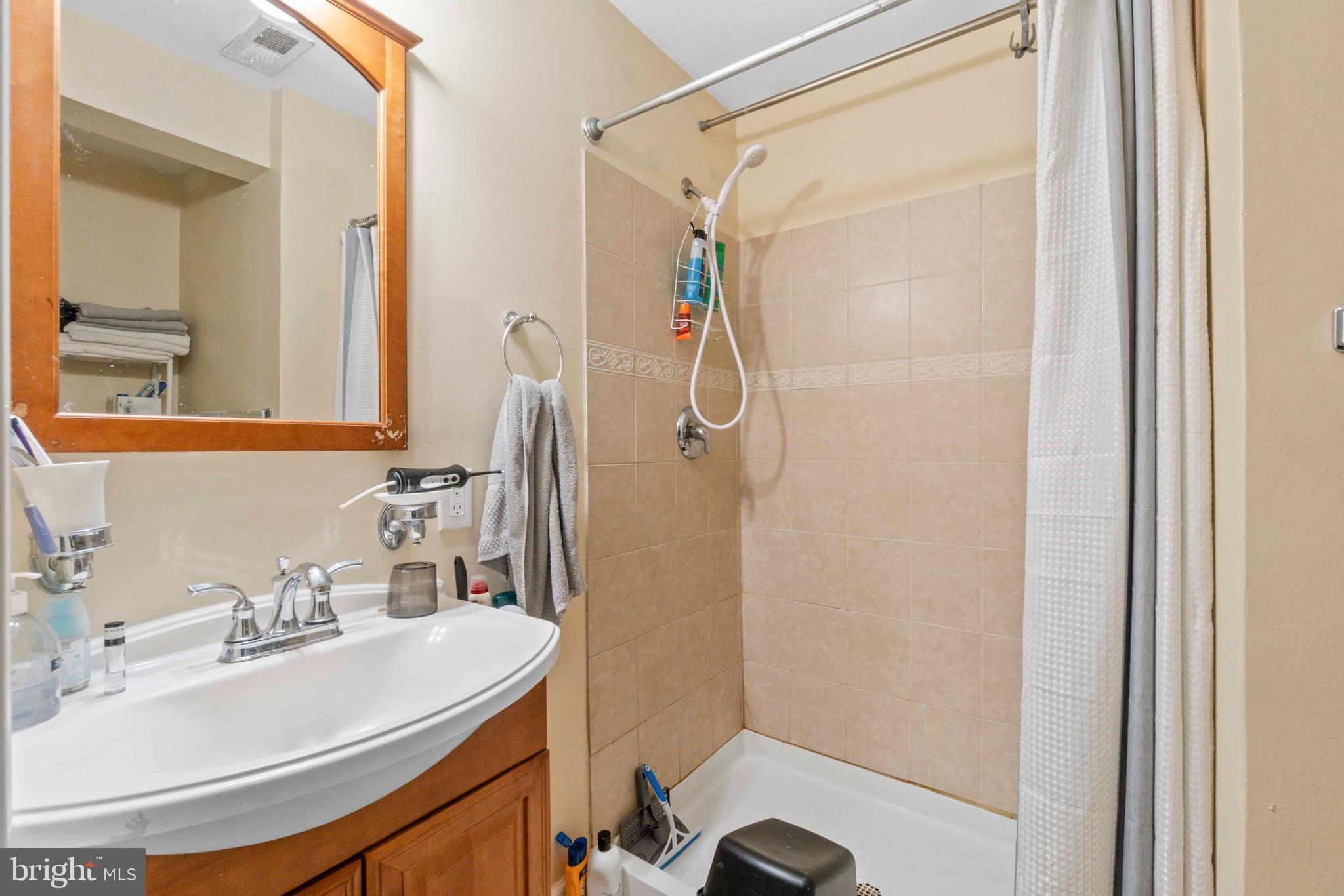 ROLAND PARK - Commercial Sale