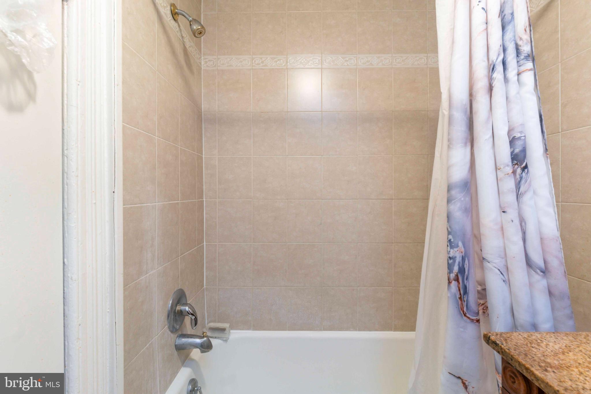 ROLAND PARK - Commercial Sale