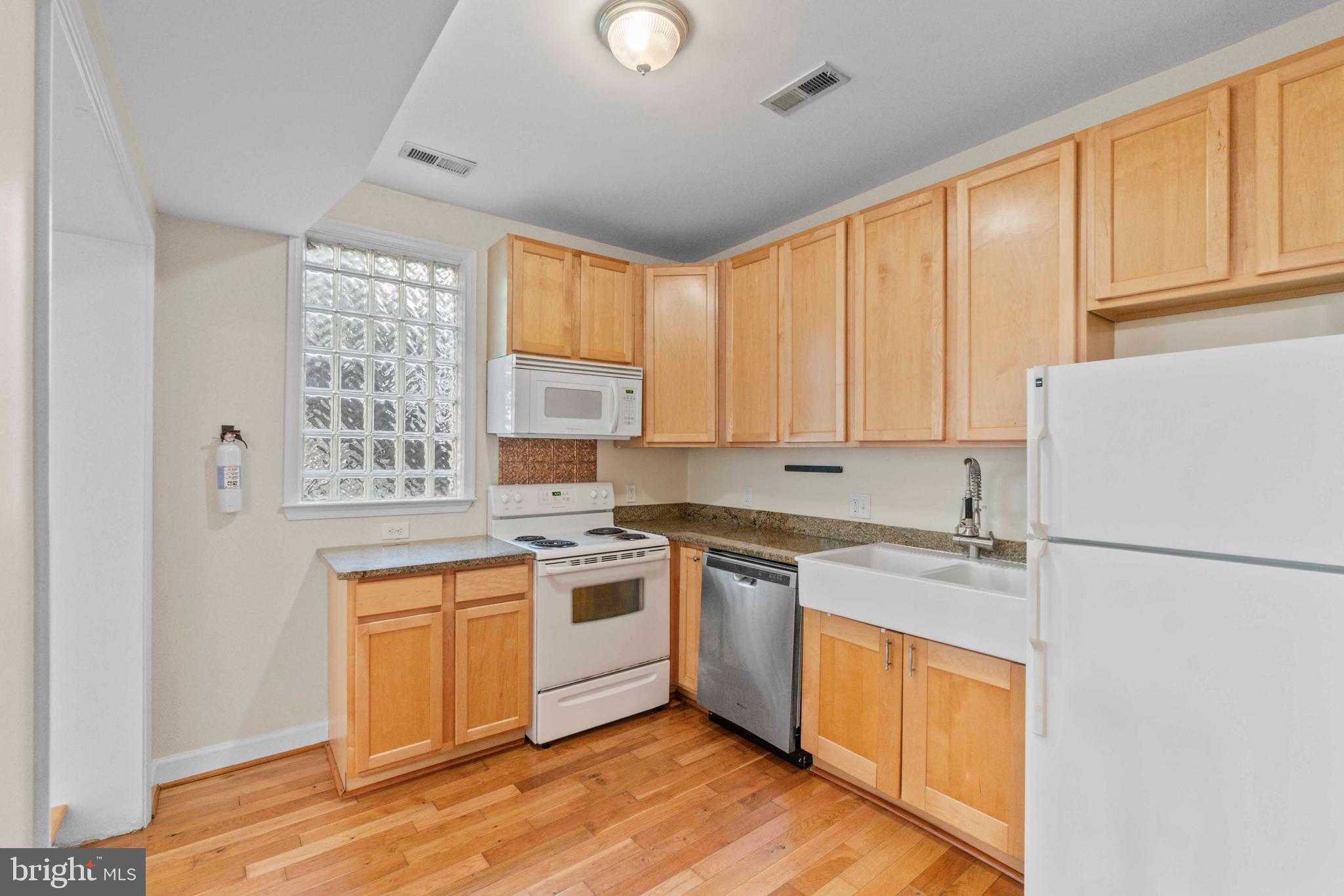 ROLAND PARK - Commercial Sale