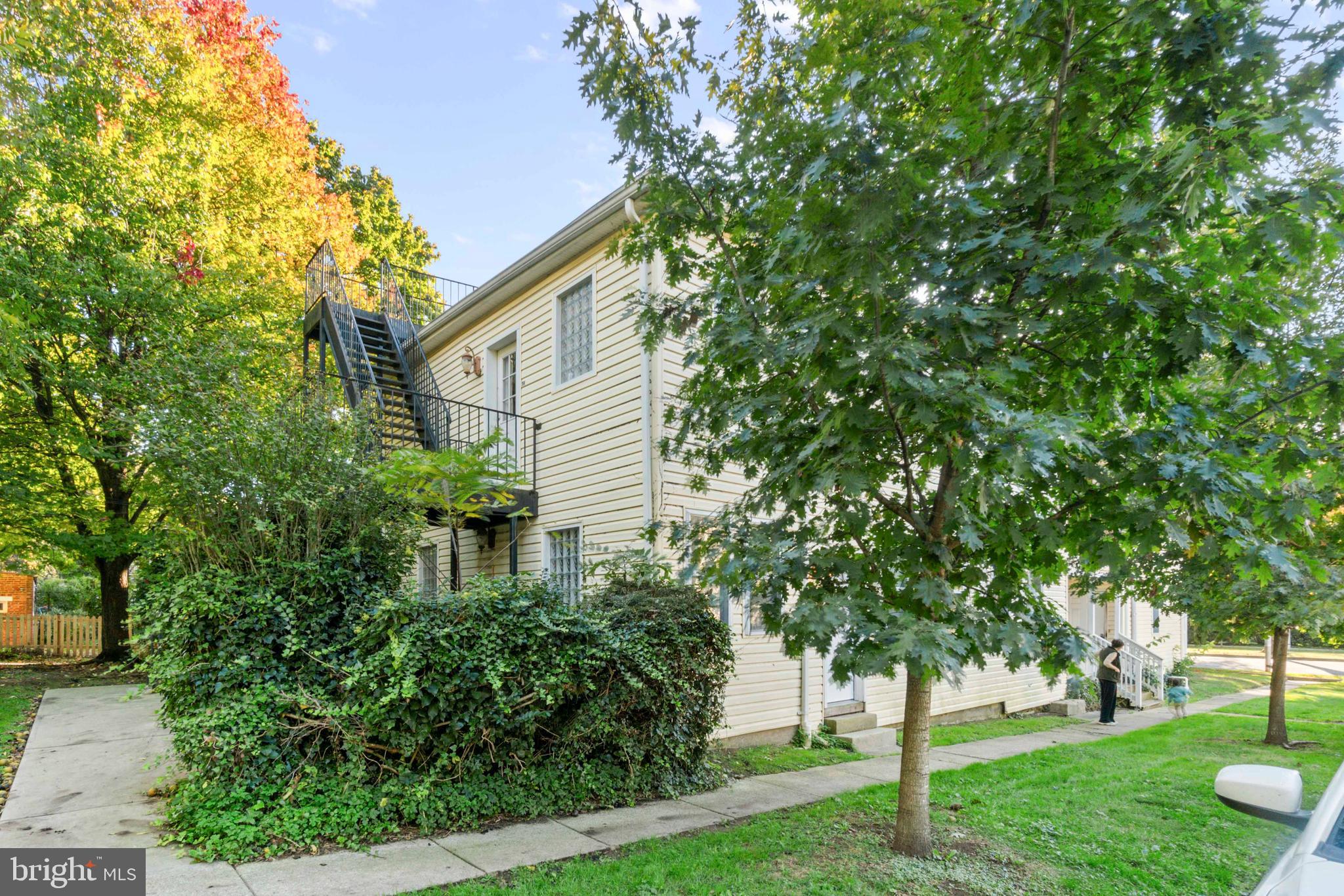 ROLAND PARK - Commercial Sale