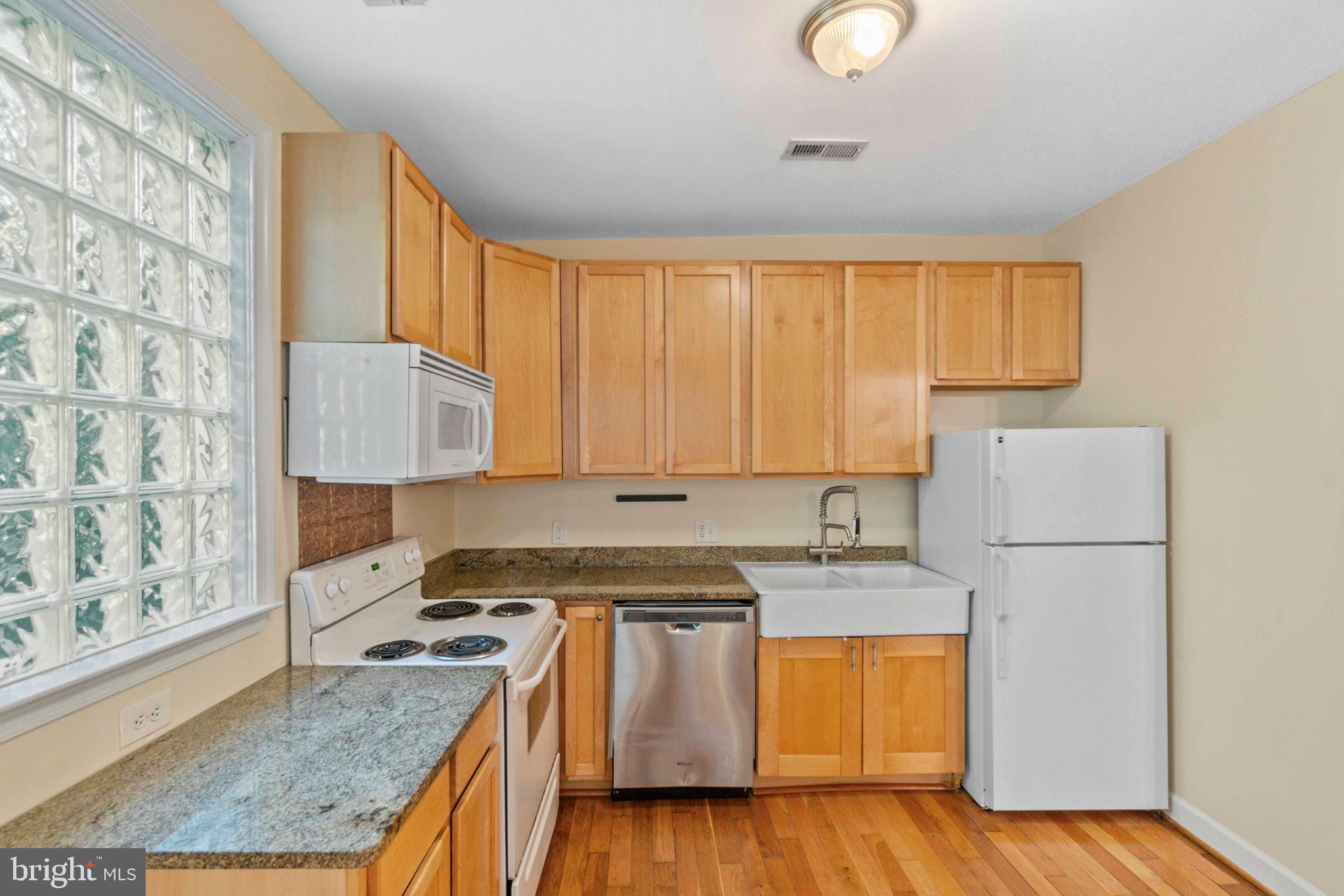 ROLAND PARK - Commercial Sale