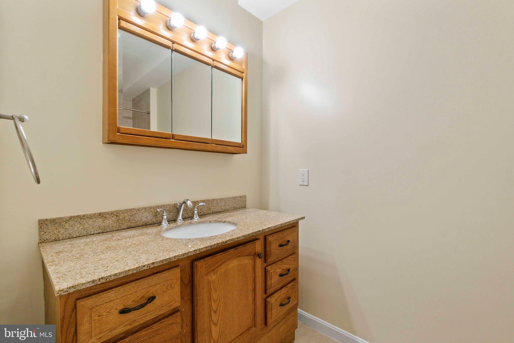 ROLAND PARK - Commercial Sale