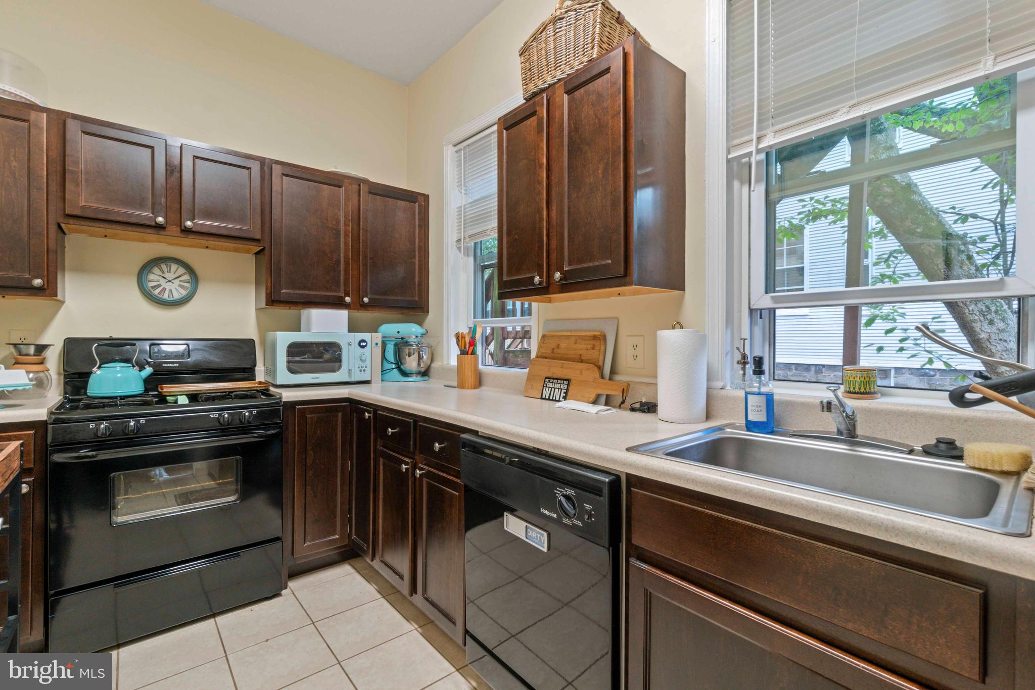 ROLAND PARK - Commercial Sale